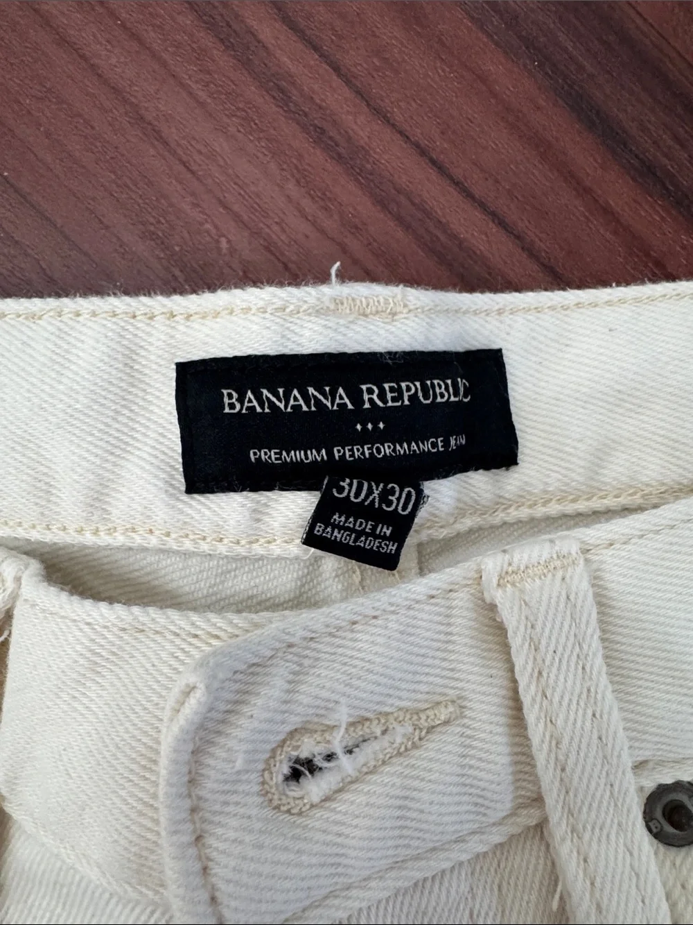 MEN Banana Republic Straight-Leg Jeans in Cream. New without Tags